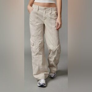 NWOT Urban BDG Y2K Low-Rise Cargo Pant| Small| Color- Nuetral| Never worn